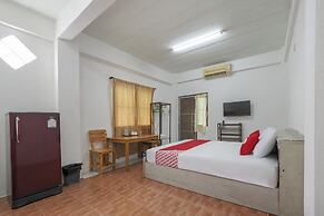 OYO 471 Sunshine Apartment