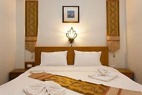 The Little Moon Residence