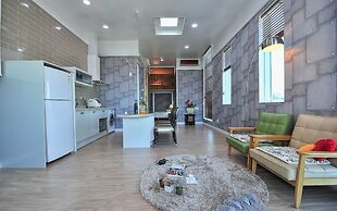 Sokcho Esher House Pension