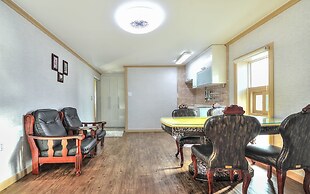 Sokcho Esher House Pension