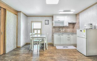 Sokcho Esher House Pension