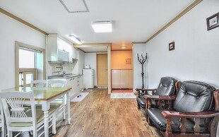 Sokcho Esher House Pension