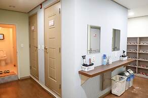 Busan Suk Bak Dot Com Guest House - Hostel