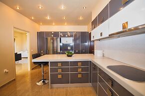 Marini Luxury Apartments and Suites