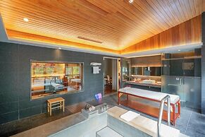 Phoenix Hotspring Resort