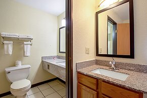 Econo Lodge Inn & Suites