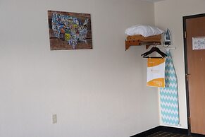Econo Lodge Inn & Suites