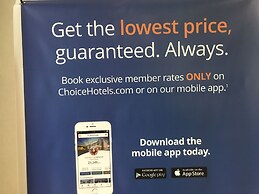 Econo Lodge Inn & Suites