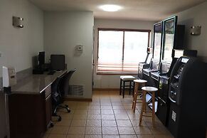 Econo Lodge Inn & Suites