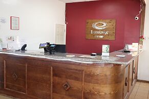 Econo Lodge Inn & Suites