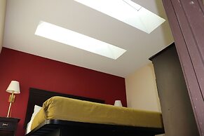 Econo Lodge Inn & Suites