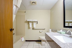 Econo Lodge Inn & Suites