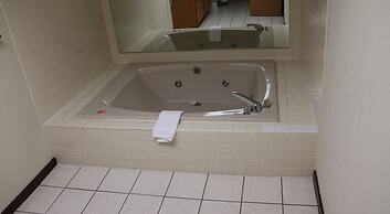 Econo Lodge Inn & Suites