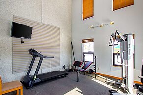 Econo Lodge Inn & Suites