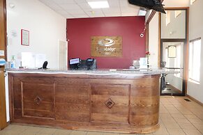 Econo Lodge Inn & Suites