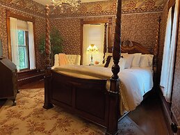 Nauvoo Grand Bed & Breakfast