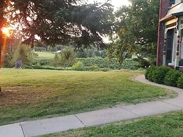 Nauvoo Grand Bed & Breakfast