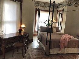 Nauvoo Grand Bed & Breakfast