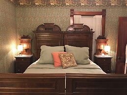 Nauvoo Grand Bed & Breakfast