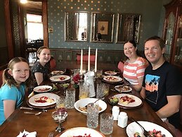 Nauvoo Grand Bed & Breakfast