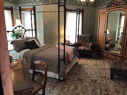 Nauvoo Grand Bed & Breakfast