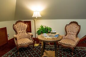 Nauvoo Grand Bed & Breakfast