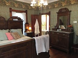 Nauvoo Grand Bed & Breakfast
