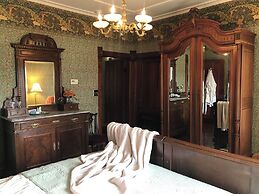 Nauvoo Grand Bed & Breakfast