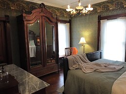 Nauvoo Grand Bed & Breakfast