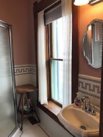 Nauvoo Grand Bed & Breakfast