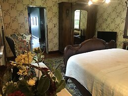 Nauvoo Grand Bed & Breakfast