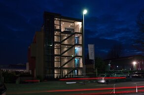 SUYTES Business Studios