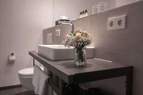 SUYTES Business Studios