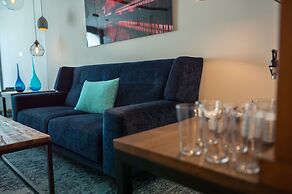 SUYTES Business Studios