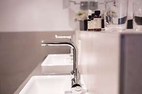 SUYTES Business Studios