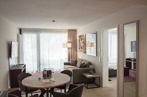 SUYTES Business Studios