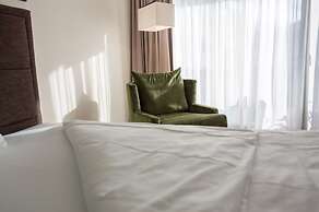 SUYTES Business Studios