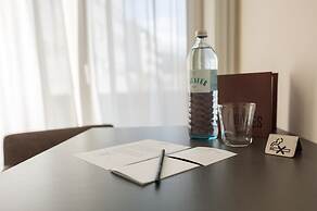 SUYTES Business Studios