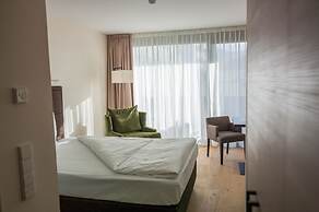 SUYTES Business Studios