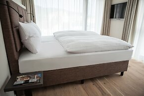 SUYTES Business Studios