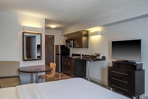 Motel 6 Airdrie, AB