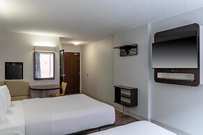 Motel 6 Airdrie, AB