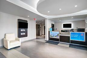 Motel 6 Airdrie, AB