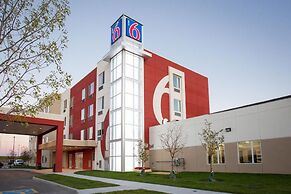 Motel 6 Airdrie, AB