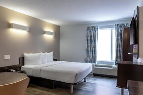 Motel 6 Airdrie, AB