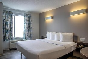 Motel 6 Airdrie, AB
