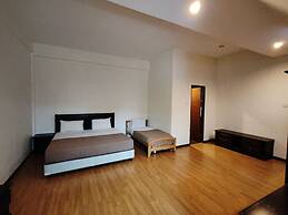 Iris House Resort & Apartment