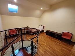 Iris House Resort & Apartment