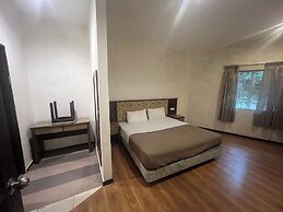 Iris House Resort & Apartment