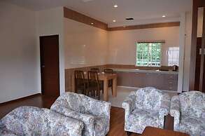 Iris House Resort & Apartment